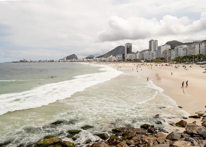 Apartamento 2 Quartos Com Suite Em Copacabana Na Quadra Da Praia